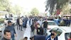 پهن کردن سفره خالی کارگران فولاد مقابل استانداری خوزستان - عکس از آرشیو