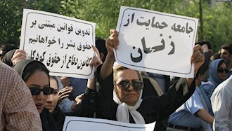 تجمع اعتراضی زنان در ایران. عکس از آرشیو
