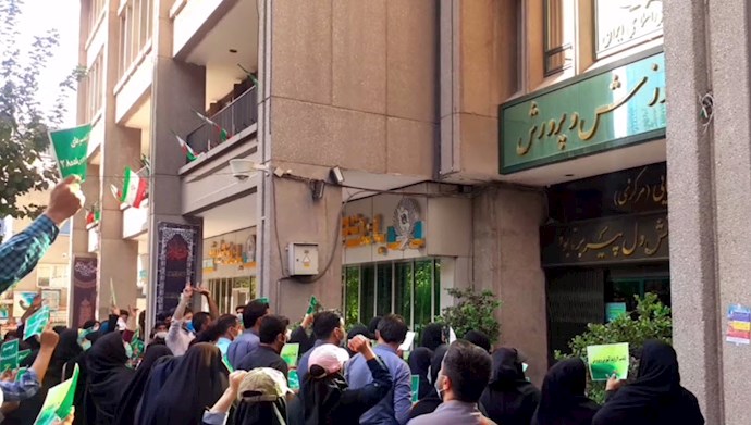 دوازدهمین روز تجمع اعتراضی کارنامه‌ سبزهای ۹۹ در تهران