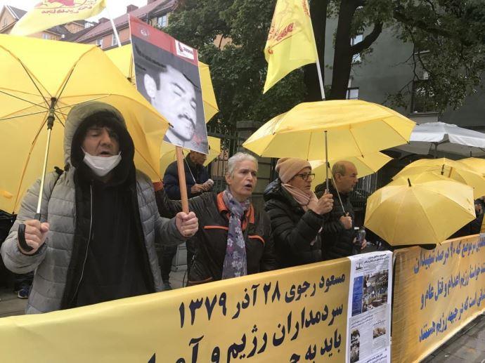 -تظاهرات ایرانیان آزاده و هواداران سازمان مجاهدین در دادخواهی قتل‌عام شدگان ۶۷ در سوئد - 1