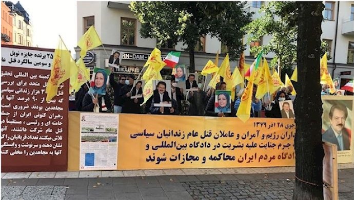 تظاهرات ایرانیان در برابر دادگاه دژخیم حمید نوری در استکهلم