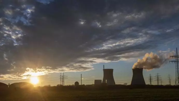 آلمان نیمی از نیروگاه‌های هسته‌اش را خاموش می‌کند