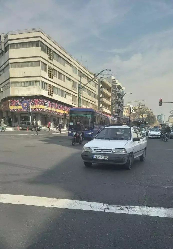 تهران - اعتراض کارگران شرکت واحد با چراغ روشن و سرعت ۳۰کیلومتر - 8