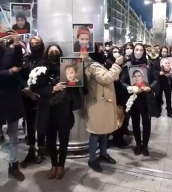 تجمع خانواده‌های قربانیان هواپیمای اوکراینی در فرودگاه موسوم به امام