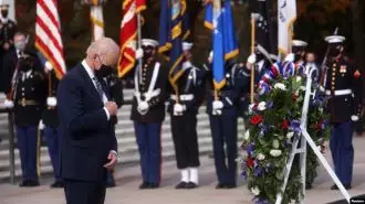 جو بایدن رئیس جمهور آمریکا در حال ادای احترام به سربازان کشته شده آمریکایی - آرشیو
