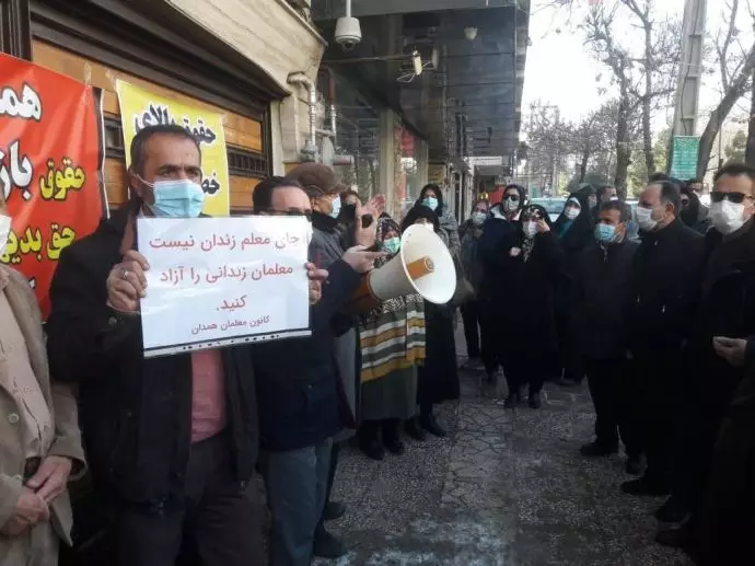 -تجمع اعتراضی بازنشستگان فرهنگی در همدان 