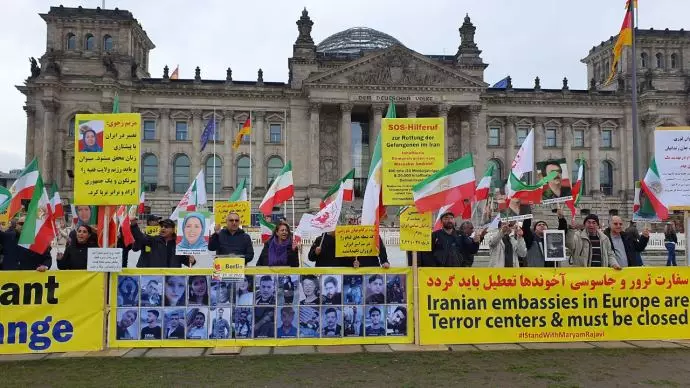 -ایرانیان آزاده و حامیان مقاومت ایران در استهکلم، برلین و از زنان و جوانان قیام در شهرها ی میهن حمایت کردند - 3
