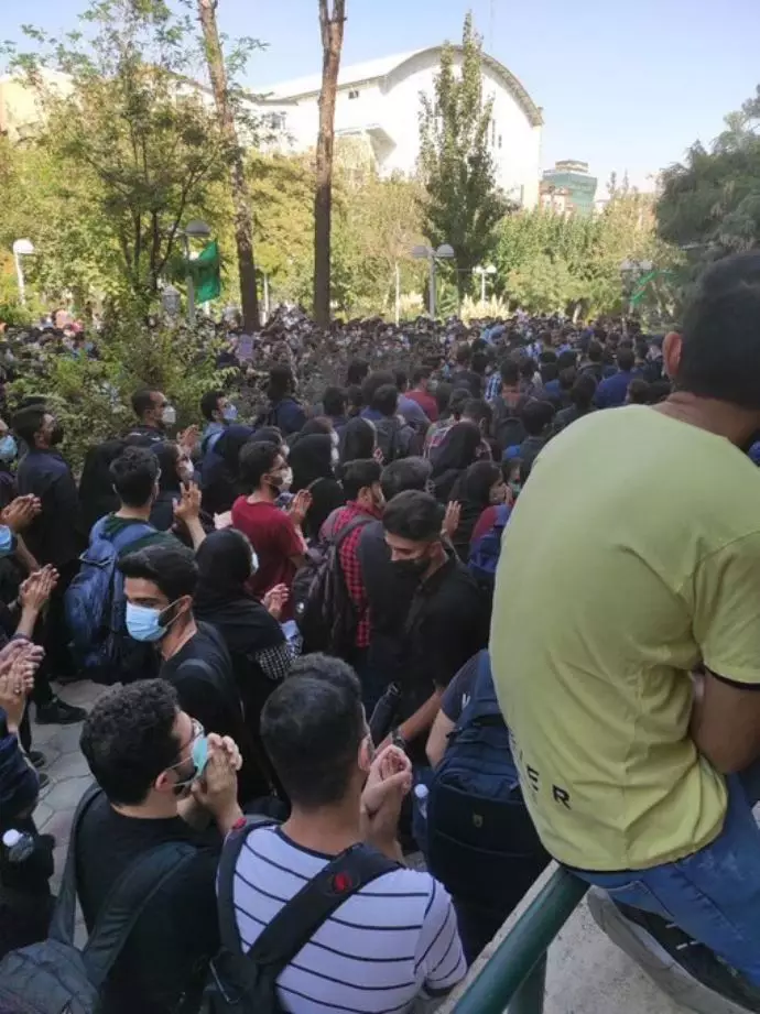 -تهران - اعتصاب دانشجویان دانشگاه پلی‌تکنیک - ۱۸مهر