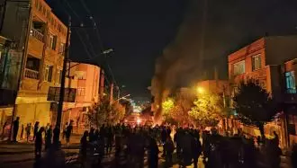  مهاباد - بستن خیابانها توسط مردم و جوانان - قیام سراسری مردم ایران - گزارش تصویری