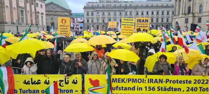 تظاهرات ایرانیان آزاده و هواداران مجاهدین در برلین -همبستگی با قیام سراسری مردم ایران - ۹مهر - 4