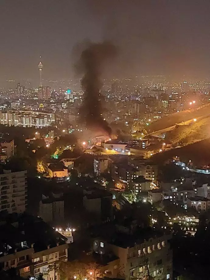 -تهران - زندان اوین - تصویری از دود و آتش در کنار زندان اوین - ۲۳مهر
