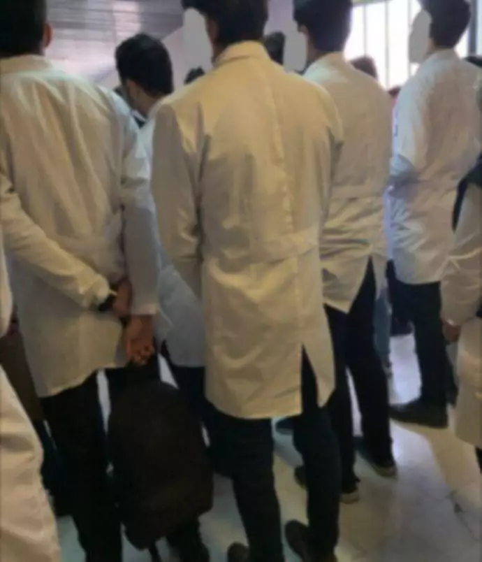 اعتصاب و تجمع دانشجویان دانشگاه علوم پزشکی اردبیل در بیمارستا خمینی اردبیل در اعتراض به بازداشت و کشتار گسترده مردم