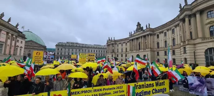 تظاهرات ایرانیان آزاده و هواداران مجاهدین در برلین -همبستگی با قیام سراسری مردم ایران - ۹مهر - 2