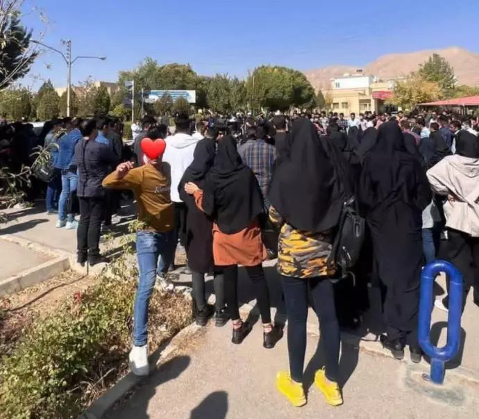 شهرکرد - اعتصاب و تظاهرات دانشجویان دانشگاه آزاد شهرکرد همزمان با سی و یکمین روز از قیام سراسری - ۲۴مهر