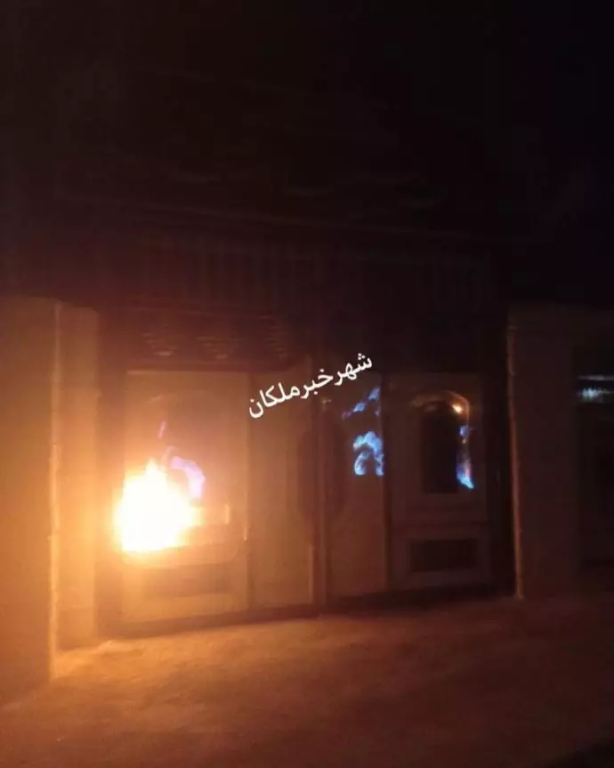 -ملکان -ٰبه آتش کشیدن درب لانه‌ٔ جاسوسی در شهرستان ملکان (آذربایجان شرقی) -۲۵ مهر 