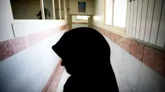 تصویری از یکی از زندانبانان زن رژیمی در بندهای زندان اوین