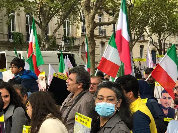 تظاهرات ایرانیان آزاده و هواداران مجاهدین در پاریس در همبستگی با قیام سراسری - ۹مهر - 3