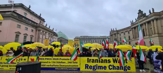 تظاهرات ایرانیان آزاده و هواداران مجاهدین در برلین -همبستگی با قیام سراسری مردم ایران - ۹مهر - 0