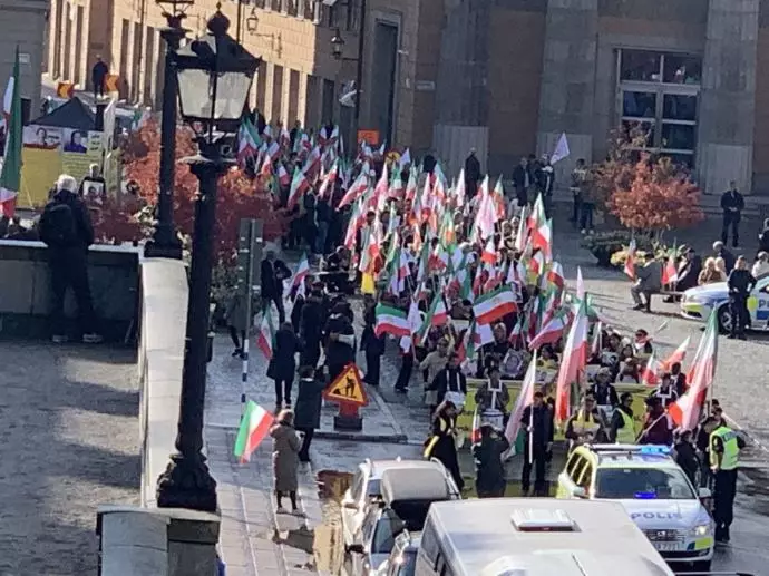 تظاهرات ایرانیان آزاده و هواداران مجاهدین در استکهلم -همبستگی با قیام سراسری مردم ایران - ۹مهر - 2