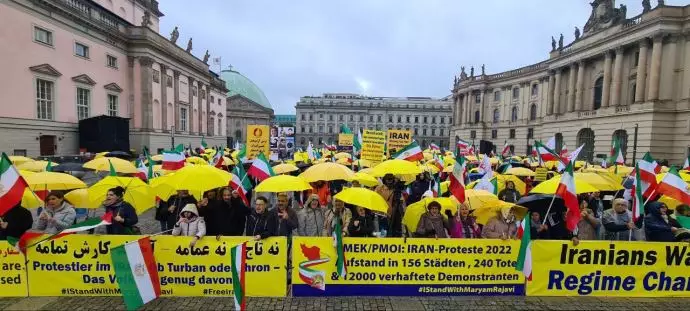 تظاهرات ایرانیان آزاده و هواداران مجاهدین در برلین -همبستگی با قیام سراسری مردم ایران - ۹مهر - 1
