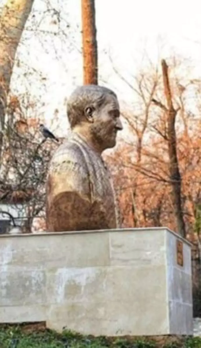 -🔴به آتش کشیدن مجسمه پاسدار هلاک شده قاسم سلیمانی در پارک قیطریه تهران