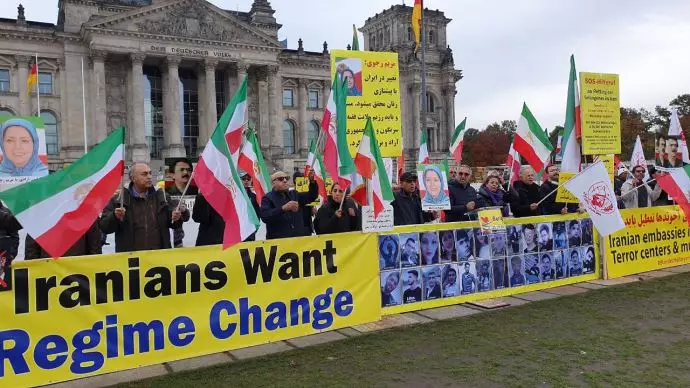 -ایرانیان آزاده و حامیان مقاومت ایران در استهکلم، برلین و از زنان و جوانان قیام در شهرها ی میهن حمایت کردند - 4