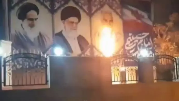 آتش کشیدن بنر خامنه‌ای، قاسم سلیمانی و خمینی در بندرعباس