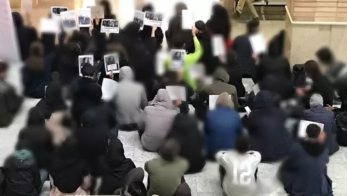 تهران - تحصن دانشجویان دانشکده روانشناسی دانشگاه ملی در حمایت از دانشجویان بازداشت شده -۳۰آبان