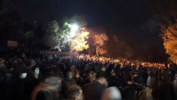 تجمع هزاران تن از مردم مهاباد در برابر خانه شهید قیام فایق مام قادری