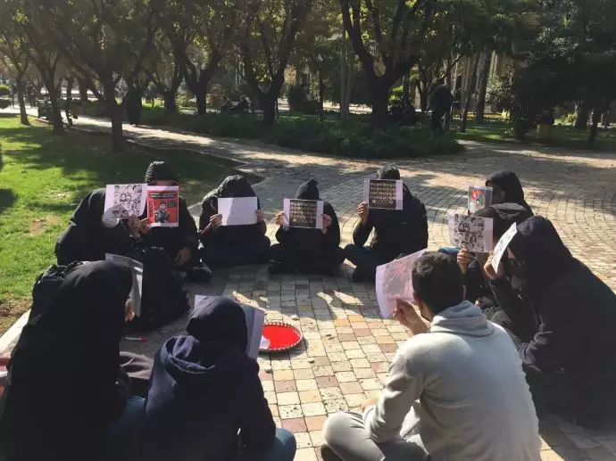 تهران - تحصن شماری از دانشجویان دانشگاه تربیت مدرس - ۲۸آبان