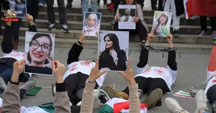 کشتار بی‌رحمانهٔ جوانان ایران