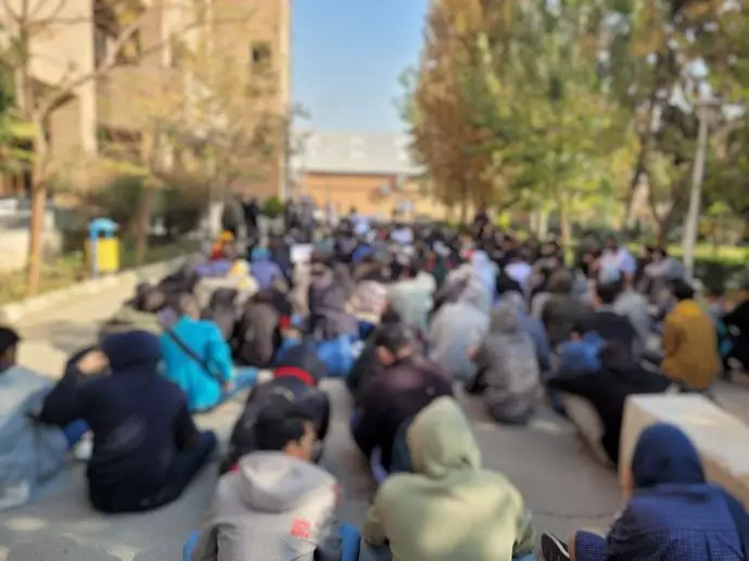 تهران - تحصن دانشجویان دانشگاه شریف - ۲۸آبان
