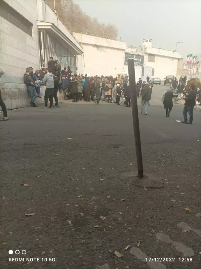 -تهران تجمع خانواده زندانیان و دستگیر شدگان قیام، مقابل زندان اوین - 0
