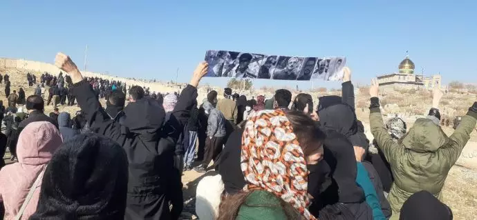 -جوانرود - تصاویری از حضور گسترده زنان در مراسم چهلم شهیدان قیام - ۱۰دی ۱۴۰۱