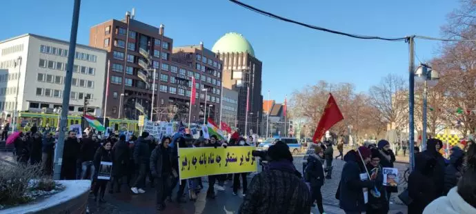 -تظاهرات ایرانیان آزاده و هواداران مجاهدین در حمایت از قیام سراسری مردم - و هانوفر - 0