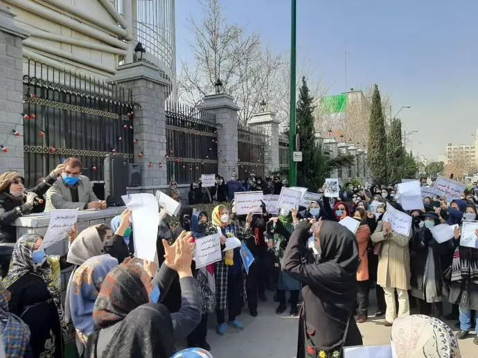 -تجمع اعتراضی معلمان در تهران جلوی مجلس ارتجاع 