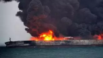آتش گرفتن یک نفتکش حامل نیم میلیون بشکه نفت رژیم ایران