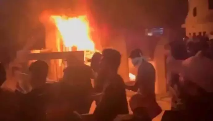 دفتر حزب دموکرات کردستان عراق توسط شبه‌نظامیان وابسته به رژیم ایران به آتش کشیده شد