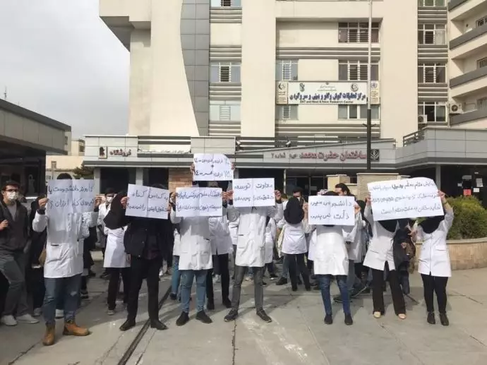 سومین روز اعتصاب کارورزان دانشگاه علوم پزشکی ایران - 1