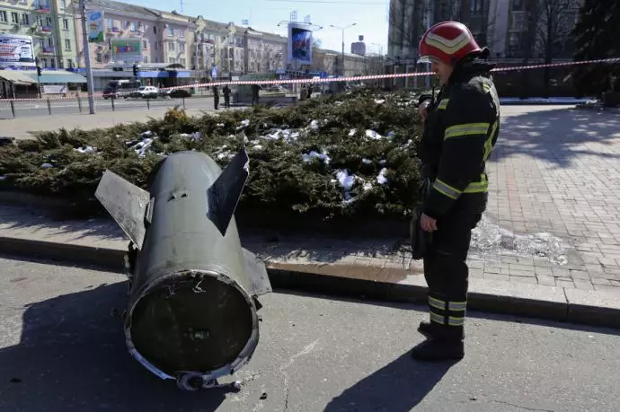 قطعات موشکهای شلیک شده توسط روسیه در شهرهای اوکراین