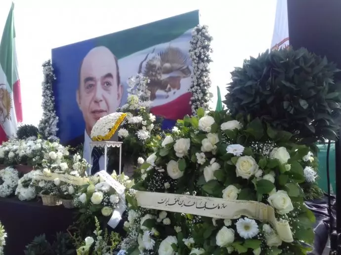 مراسم تشییع و خاکسپاری دکتر منوچهر هزارخانی مسئول کمیسیون فرهنگ و هنر شورای ملی مقاومت ایران - 11