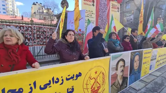 تظاهرات ایرانیان آزاده و بستگان شهیدان سربه‌دار - استکهلم - چهارشنبه ۳فروردین۱۴۰۱ - 3