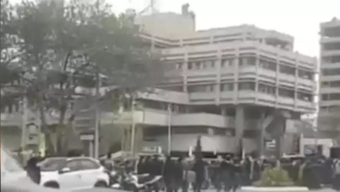 خشم و اعتراض مردم به جان آمده از ستم و چپاول رژیم آخوندی در مشهد