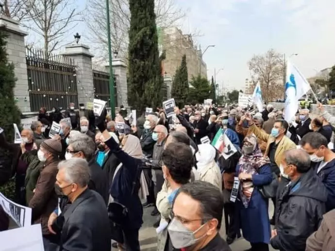 -تجمع اعتراضی بازنشستگان هما در جلوی مجلس ارتجاع -تجمع اعتراضی بازنشستگان هما در جلوی مجلس ارتجاع