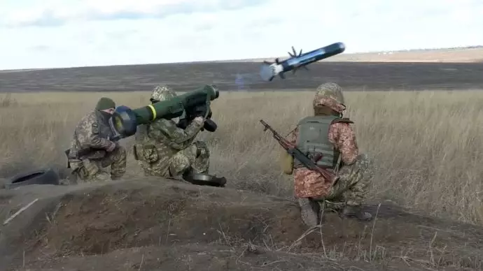 شلیک موشکهای جاولین توسط سربازان اوکراینی