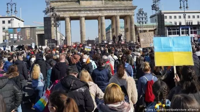 -در برلین پایتخت آلمان کنسرتی با شرکت بیش از ده‌هزار نفر در میدان براندنبورگ در همبستگی با اوکراین برگزار شد