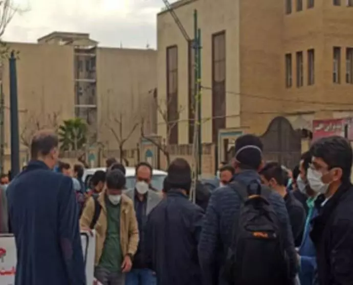 -تجمع کارگران شرکت‌های دولتی مقابل شورای نگهبان ارتجاع