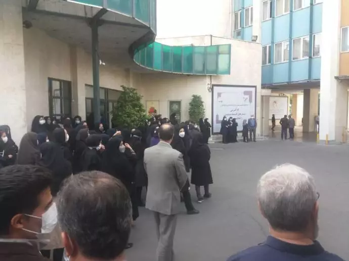 تجمع اعتراضی کارکنان وزارت تعاون کار و رفاه اجتماعی