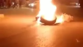 آتش زدن لاستیک در خیابانهای سوسنگرد توسط جوانان جوانان
