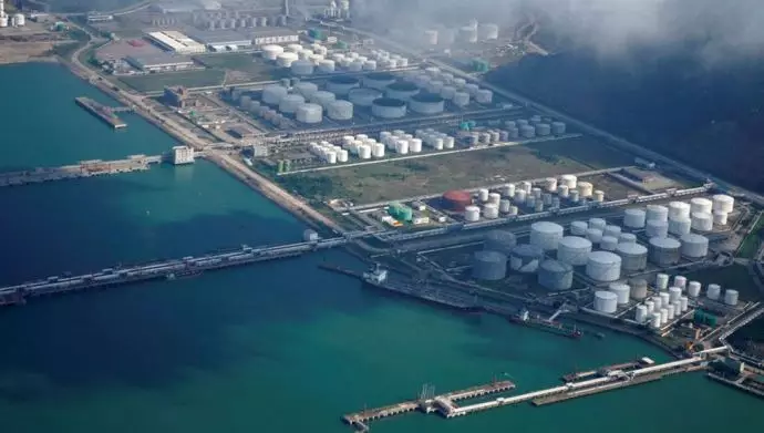یکی از مخازن نفت چین در بندر ژوهای